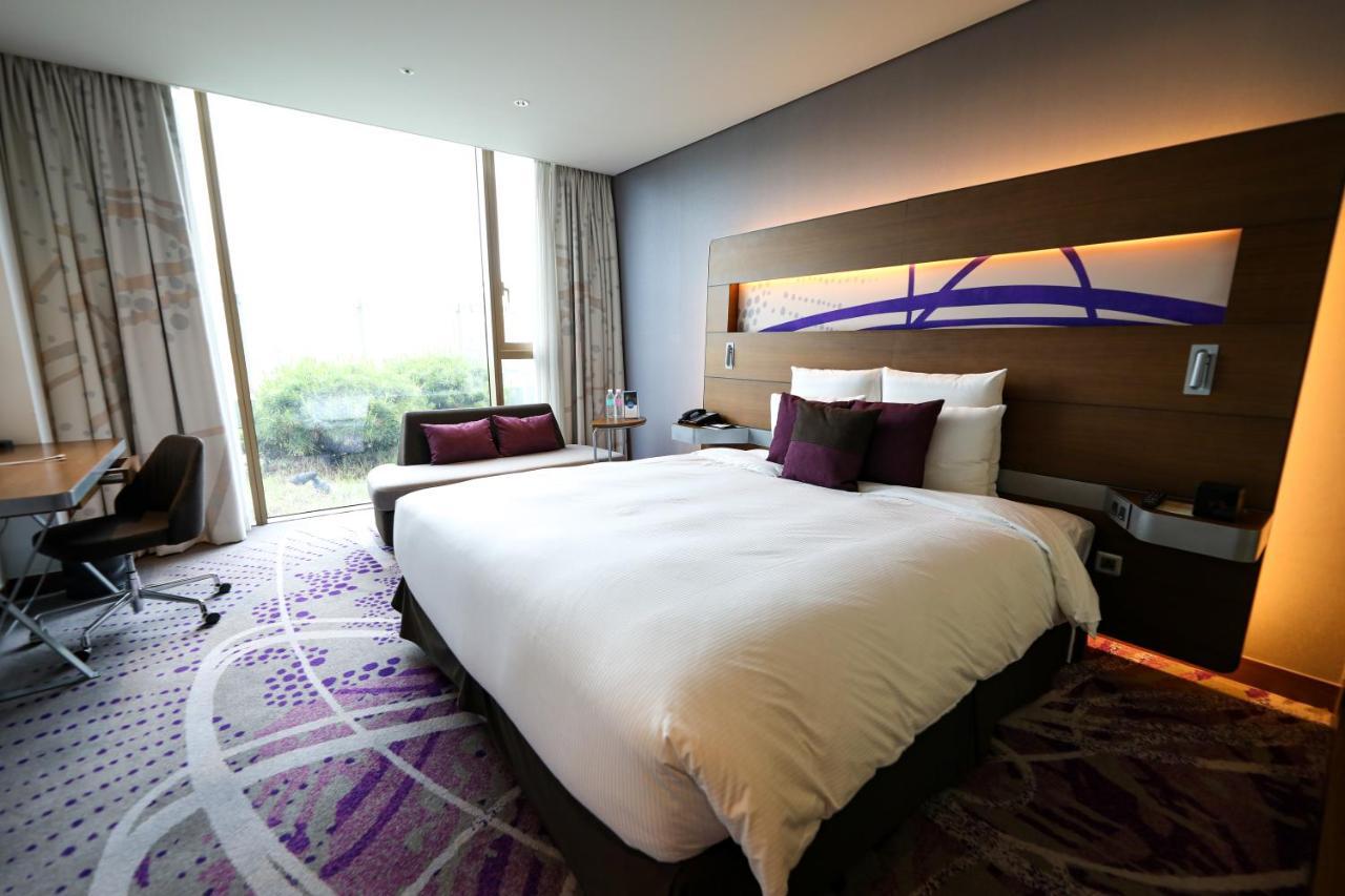 Novotel Ambassador Suwon Exterior photo