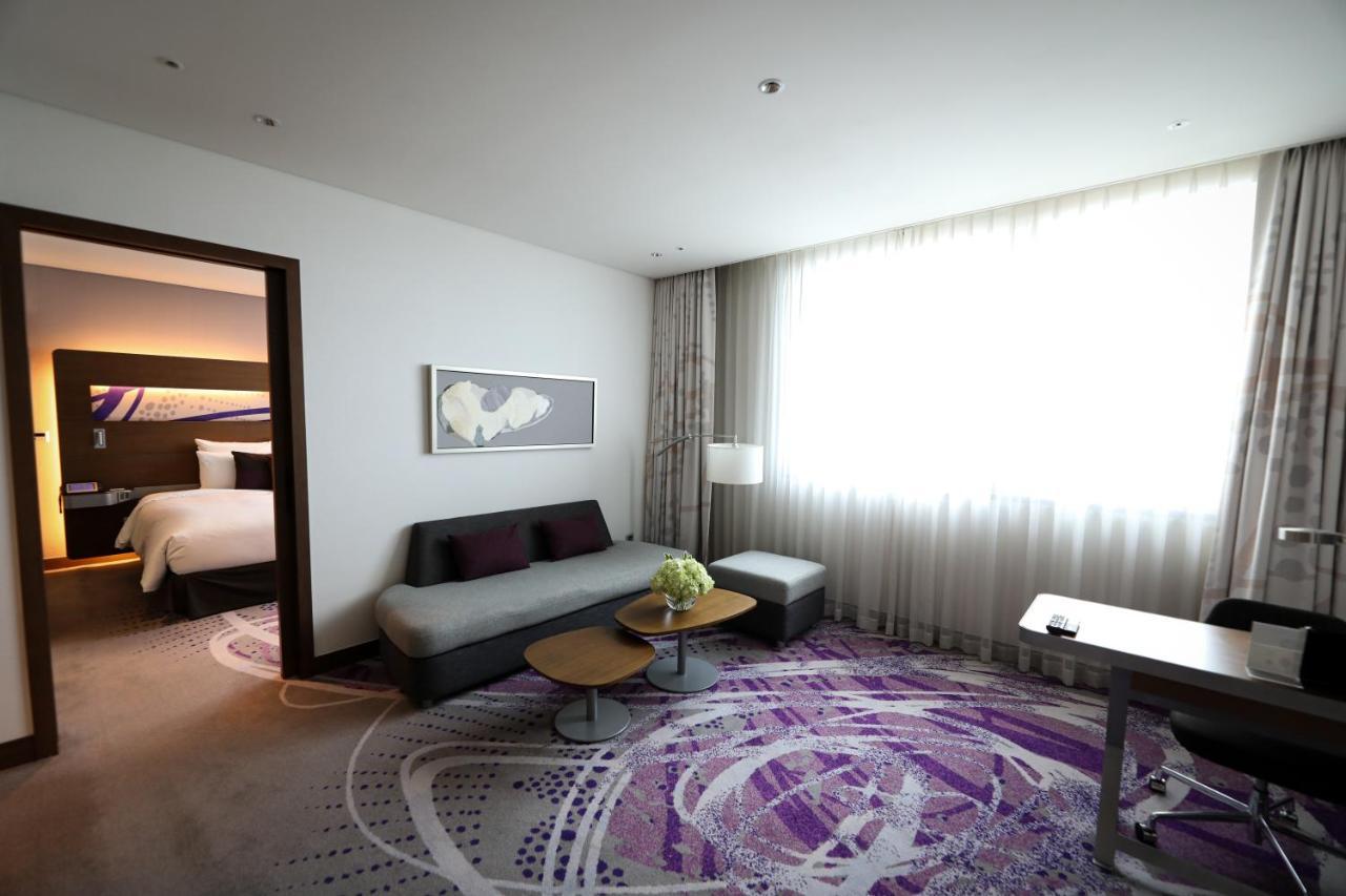 Novotel Ambassador Suwon Exterior photo